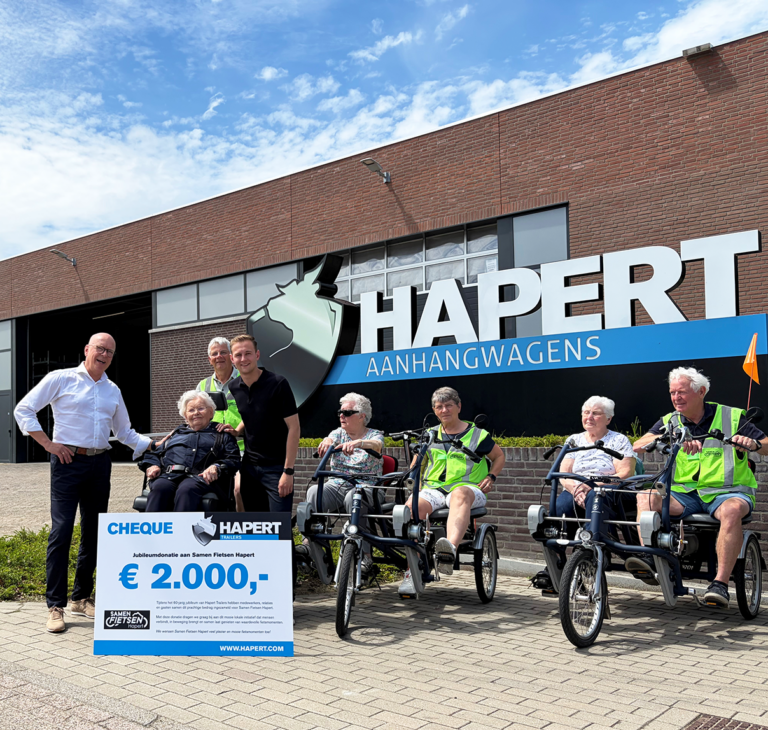 Hapert Trailers fait un don de 2 000 € à Stichting Hapert Actief